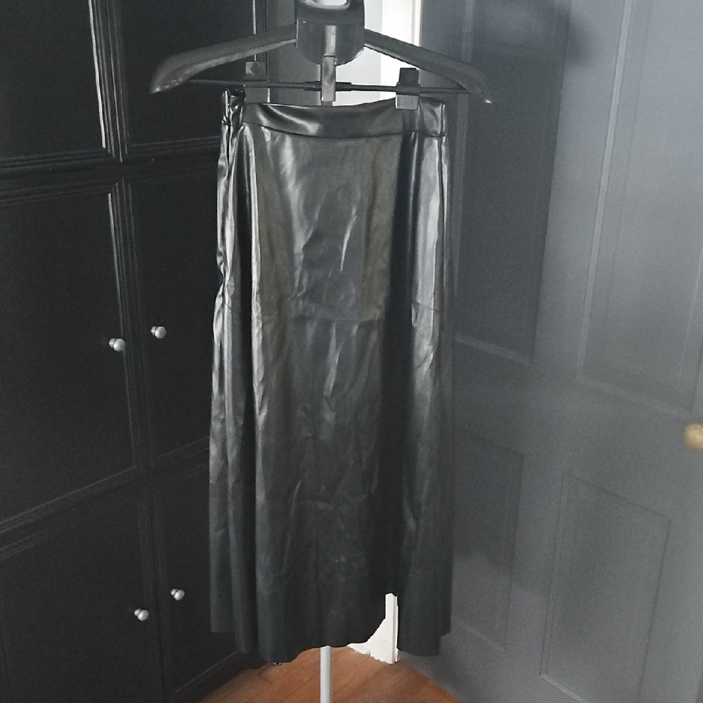 Elegant Black Leather Skirt